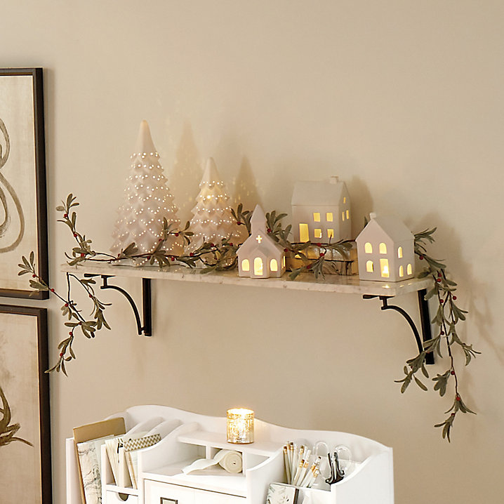 Holly Berry Leaf Garland